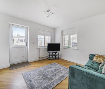 Church Road, Reading, Arborfield - Photo 2