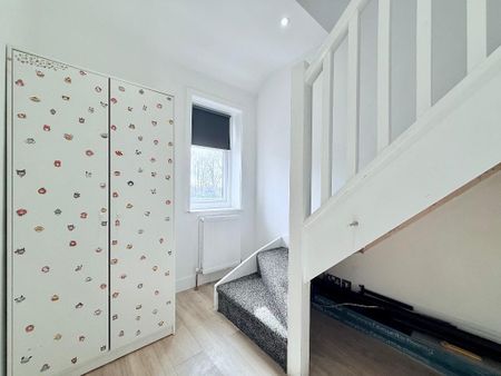 Westway, East Acton, London, W12 0SD - Photo 5