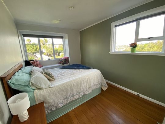 Family Home with 5-Bedroom, 2-Bathroom - Photo 1