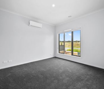 4 BEDROOMS | OPEN PLAN LIVING | OUTDOOR ENTERTAINMENT - Photo 3