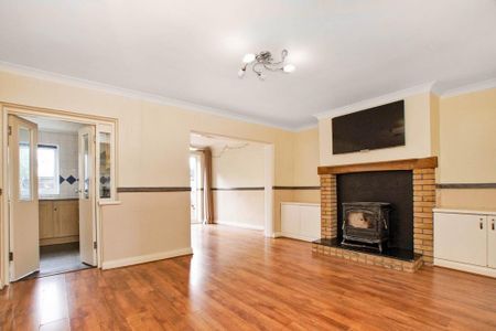 3 bedroom semi-detached house to rent - Photo 2