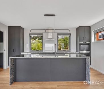 Stunning new build with amazing city and sea views - Photo 6