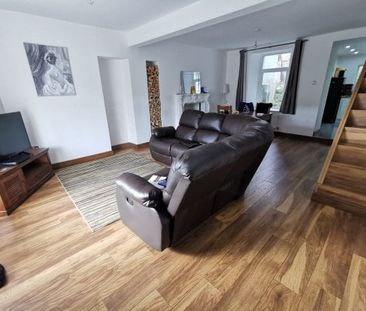 Middle Road, Swansea, SA5 - Photo 2