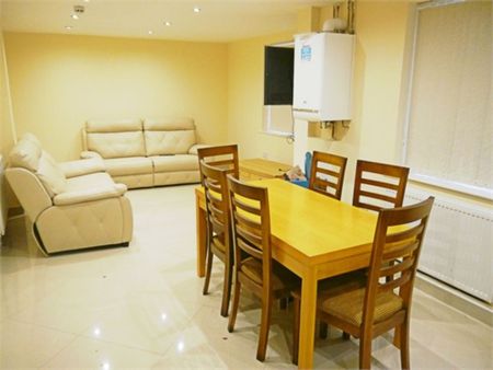 7 Bedroom Flat - Photo 4