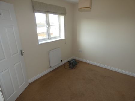 3 bed Detached - To Let - Photo 4