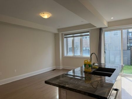 For Lease - 88 Tempel Street, Richmond Hill, Ontario - Photo 5