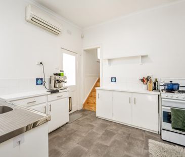 Perfectly located! - Photo 6