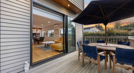 Pakuranga, House and Self-contained flat - Photo 2