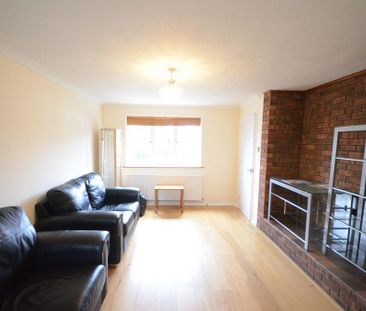 3 bedroom detached house to rent - Photo 2