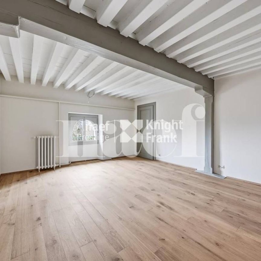 Dans un magnifique domaine – Maison de maître de 18 pièces entièrement rénovée avec piscine et échappée lac - Photo 1