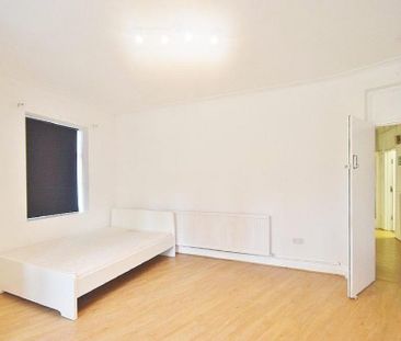 4 bedroom flat to rent - Photo 1