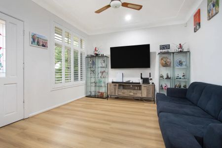 “A Lovely Brick Home” - Photo 3