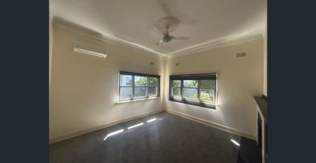 LARGE FAMILY HOME - Photo 5