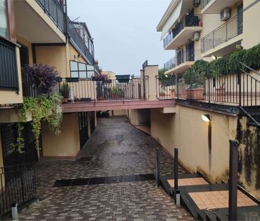 Aci trezza 3 vani arredato con garage - Photo 4