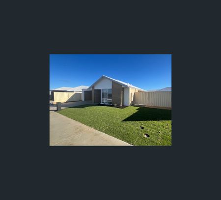4 Karnak Parkway, Dawesville, WA 6211 - Photo 2