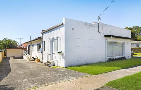 Charming 3-Bedroom Cottage with Studio | Spacious Living in Prime Fairy Meadow Location - Photo 4