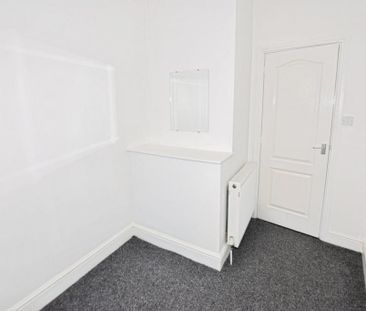 2 bedroom end of terrace house to rent - Photo 2