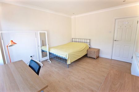 5 Bed Flat, Camden Road, NW1 - Photo 5
