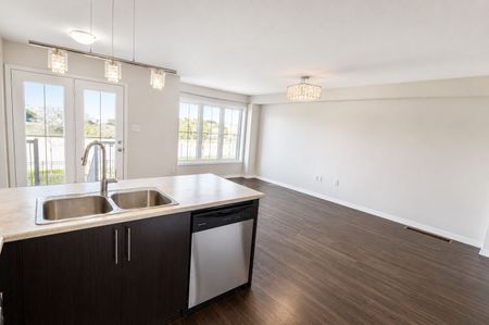 For Lease - 124 Golden Springs Drive, Brampton, Ontario - Photo 4