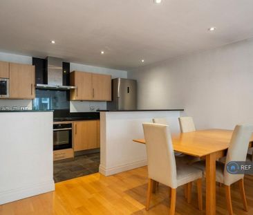 3 bedroom flat to rent - Photo 6