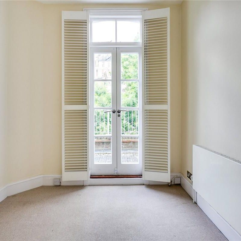 3 bedroom house in South Kensington - Photo 1