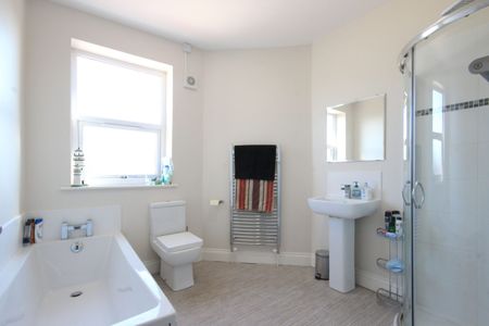 Avonmouth - Easy parking - Close access to M5 - Photo 4