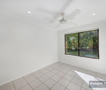 Bright and Breezy 3 Bed Home with Fruit - Photo 3