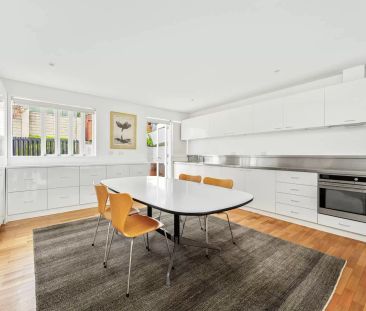 PRIVATE HOUSE-LIKE HARBOURSIDE RESIDENCE - Photo 1