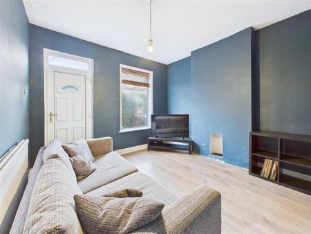 2 bedroom end of terrace house to rent - Photo 2