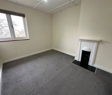 Goodden Crescent, Farnborough, GU14 - Photo 2