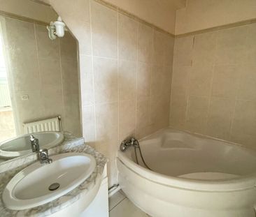 Location Appartement 2 pièces 42m² - Photo 3