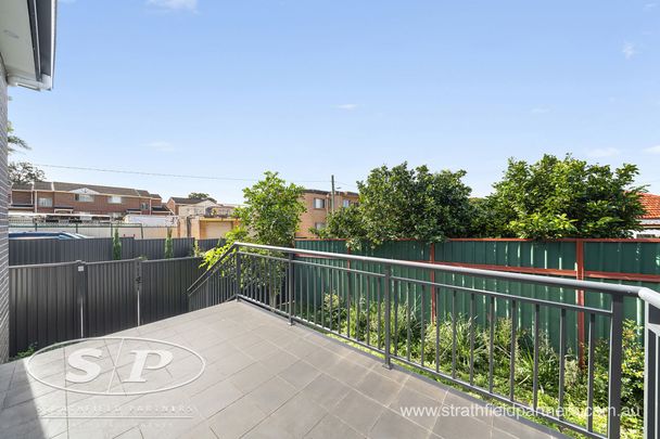 Large and impressive townhouse - Photo 1