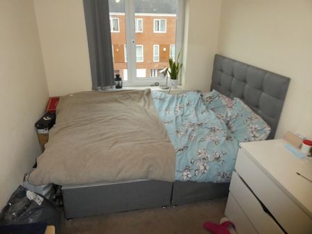 4 bedroom end of terrace house to rent - Photo 5