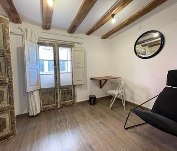 Apartamento de alquiler en Capellans, Barri Gòtic - Photo 1
