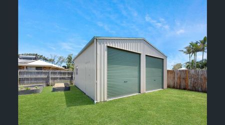 FAMILY HOME WITH POWERED DOUBLE BAY SHED - Photo 5