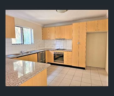 Renovated Townhouse Style Apartment - Photo 4