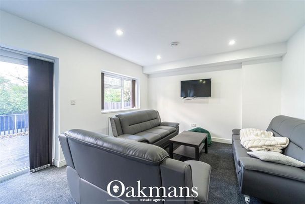 8 bedroom house to rent - Photo 1