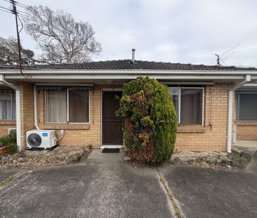 Spacious One-Bedroom Unit - Water Included - Photo 6