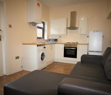 4 bedroom terraced house to rent - Photo 6