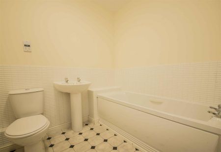 3 bed House - Mid Terrace To Let - Photo 4