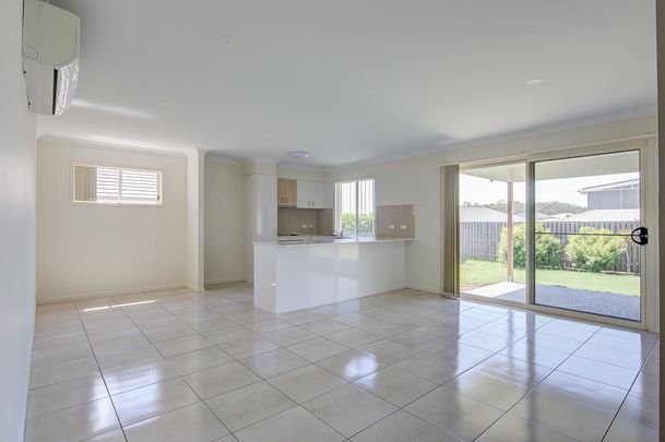 Spacious Family Home In Big Sky Estate Coomera. - Photo 1