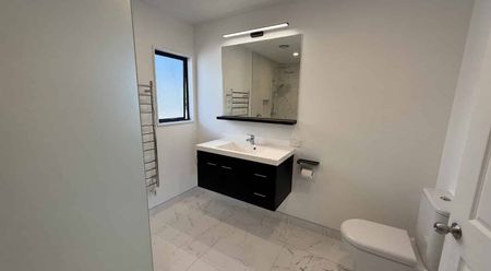 4 Bedroom family home in Herald Island - Photo 5