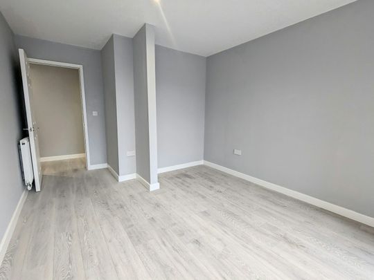 Flat to rent on - Photo 1