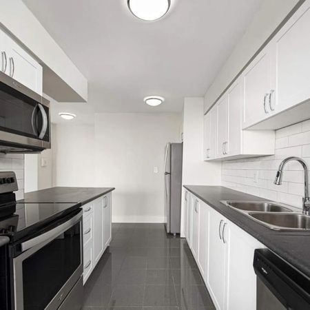 Champlain Towers - Photo 4