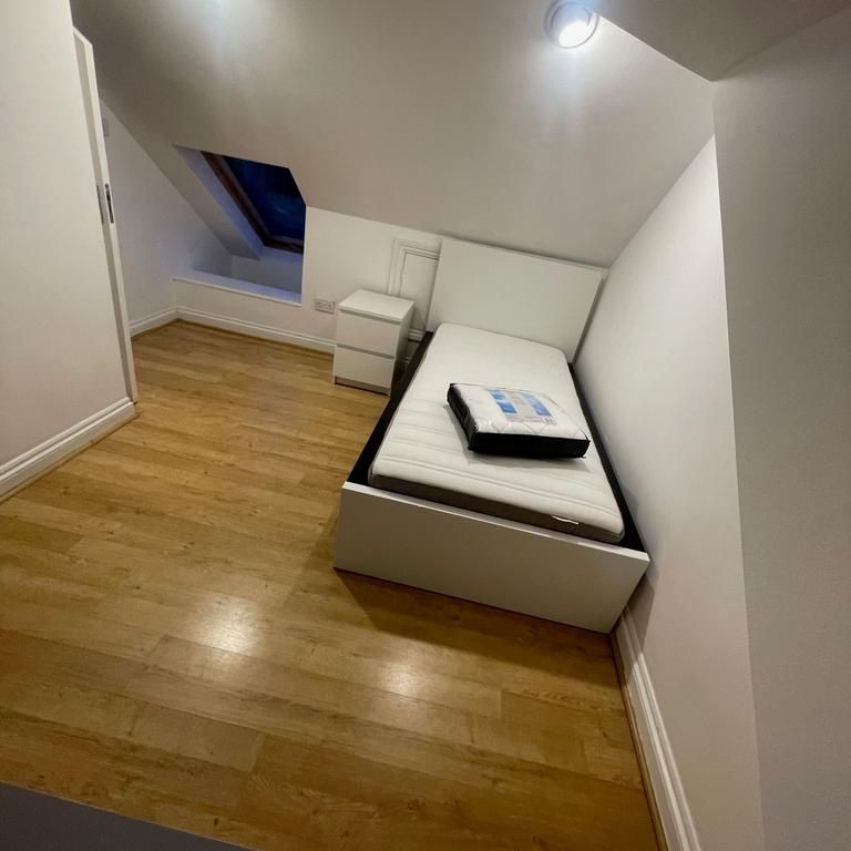 1 bedroom in a house share to rent - Photo 1