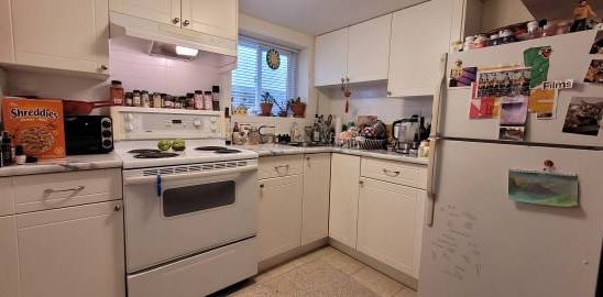 Dec 15 Commercial Drive 1 Bedroom Suite w/laundry by Skytrain/Downtown - Photo 2