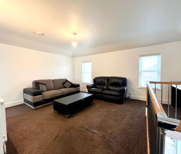 2 bed apartment to rent in Warbro Road, Torquay, TQ1 - Photo 2