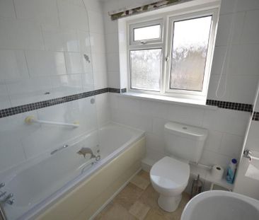 2 bedroom end of terrace house to rent - Photo 5
