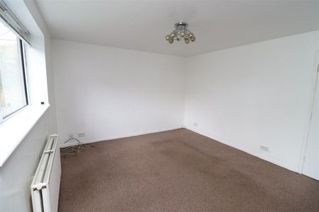 2 BED Flat To rent - Photo 5