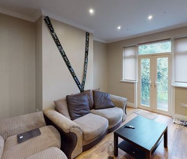 Dennistead Crescent, Headingley - Photo 1